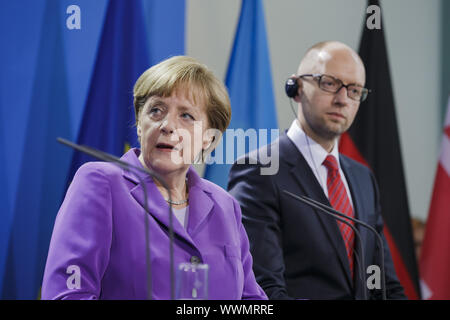 Il Cancelliere Merkel accoglie con favore il primo ministro della Georgia, Garibaschwili, Moldova, Leanca, e dell'Ucraina, Yatsenyuk Foto Stock