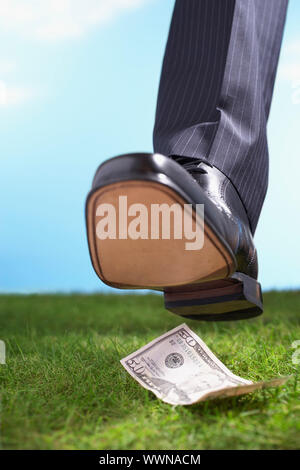 Imprenditore intensificazione su 50-Dollaro Foto Stock