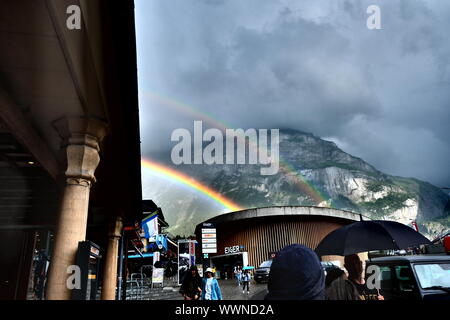 Doppio arcobaleno su Grindelwald Foto Stock