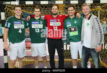 Christoph Steinert,Maximilian Janke,Torwart Felix Storbeck,Benjamin Meschke und Philipp Weber (alle SC DHfK Leipzig - Pallamano) Foto Stock