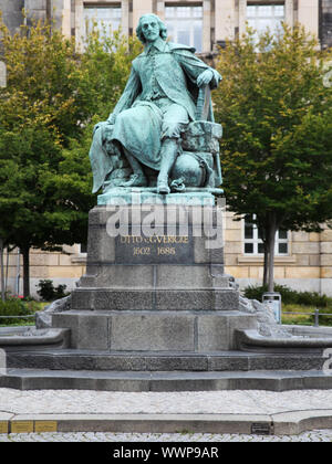 Otto von Guericke monumento a Magdeburgo (Sassonia-Anhalt) Foto Stock