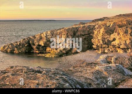 Splendida cape in stretto tra le isole dell'Artico Foto Stock