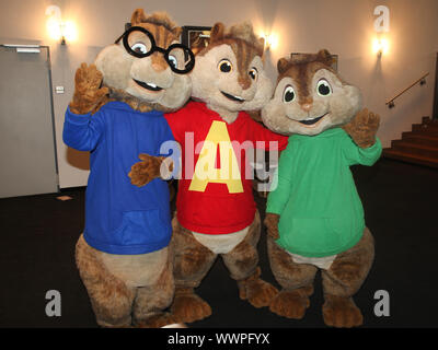 Alvin Seville und seine Brüder Theodore Seville und Simon Siviglia- beim atto a piedi - Alvin und die Chipmunks Chip su strada Cine im Foto Stock