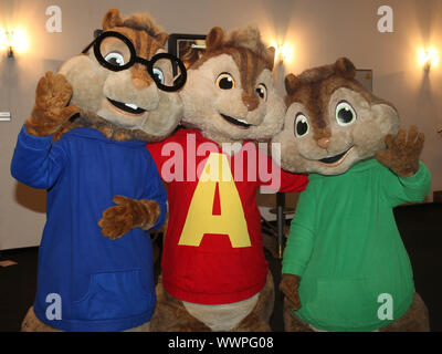 Alvin Seville und seine Brüder Theodore Seville und Simon Siviglia- beim atto a piedi - Alvin und die Chipmunks Chip su strada Cine im Foto Stock