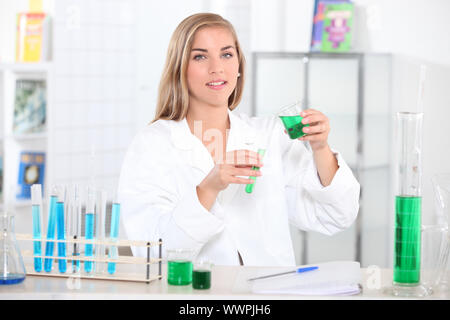 Donna scienziato Foto Stock
