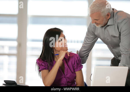 Capo Controllo lavoro del dipendente Foto Stock