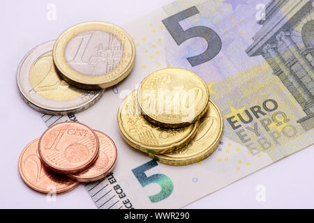 Salario minimo salario orario 8,84 Euro