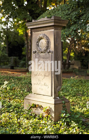 Una tomba presso il cimitero Westfriedhof, Unna, zona della Ruhr, Renania settentrionale-Vestfalia, Germania, Europa Foto Stock