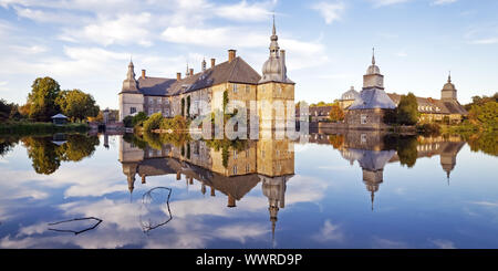 Schloss Lembeck, un castello moated, Dorsten, Renania settentrionale-Vestfalia, Germania, Europa Foto Stock