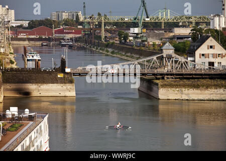 Porto di Deutz con ponte girevole, Colonia, nella Renania, Renania settentrionale-Vestfalia, Germania, Europa Foto Stock