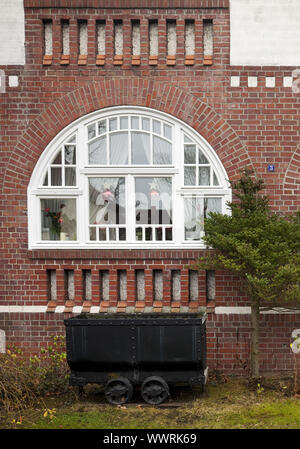 La facciata della casa con il carbone lodes, Kolonie Landwehr, Dortmund, la zona della Ruhr, Nord Reno-Westfalia, Germania Foto Stock