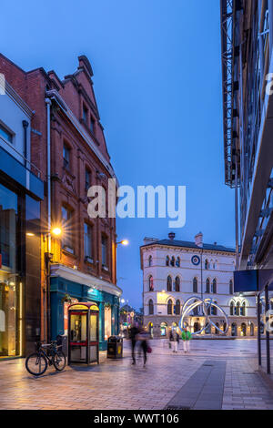 Zona pedonale di Arthur Street vicino a Victoria Square a Belfast, Irlanda del Nord Foto Stock