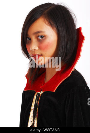 Ragazza in costume da vampiro per Halloween Dolcetto o Scherzetto Foto Stock