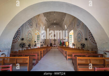 Interno della chiesa in Uayma città maya, Yucatan, Messico Foto Stock