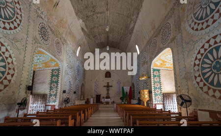 Interno della chiesa in Uayma città maya, Yucatan, Messico Foto Stock