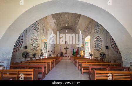 Interno della chiesa in Uayma città maya, Yucatan, Messico Foto Stock