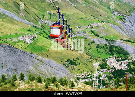 Funivia arrampicate nelle Alpi francesi. Foto Stock
