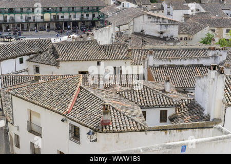 A Chinchon, comune spagnola famosa per la sua antica piazza medievale di colore verde Foto Stock