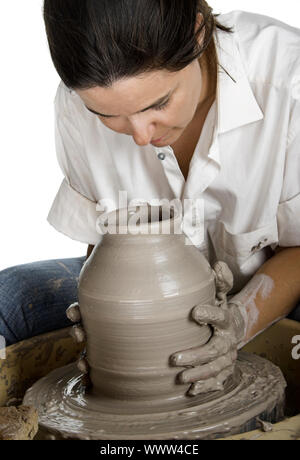 Immagine di un vasaio lavora un tornio del vasaio Foto Stock