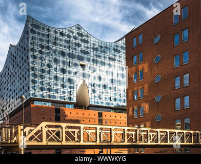 L'Elbe Philharmonic Hall o Elbphilharmonie, concert hall in Hafen quartiere della città di Amburgo, Germania Foto Stock