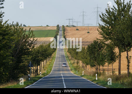 Strada di campagna routing diritta Foto Stock