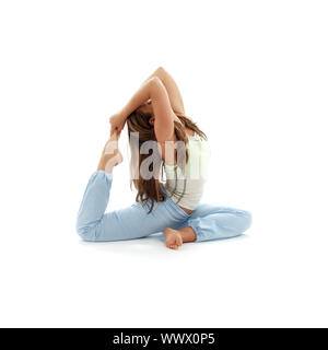 Bella ragazza la pratica di Ashtanga Yoga su bianco Foto Stock