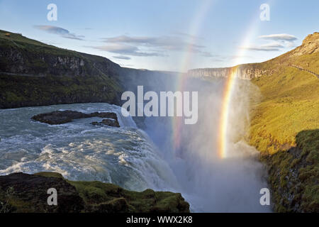 Cascate Gullfoss e doppio arcobaleno, fiume Hvitá, Haukadalur, Golden Circle, Islanda, Europa Foto Stock