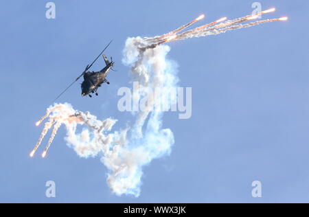Hechtel, Belgio. Xv Sep, 2019. Un elicottero Agusta A-109 belga della Air Force esegue presso l'International Sanicole Airshow in Hechtel, Belgio, Sett. 15, 2019. Credito: Wang Xiaojun/Xinhua/Alamy Live News Foto Stock