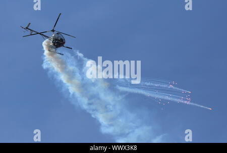 Hechtel, Belgio. Xv Sep, 2019. Un elicottero dell'O'Brien's Flying Circus dal Regno Unito esegue presso l'International Sanicole Airshow in Hechtel, Belgio, Sett. 15, 2019. Credito: Wang Xiaojun/Xinhua/Alamy Live News Foto Stock