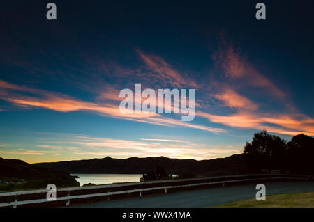 La masterizzazione del cielo della sera verso la fine del tramonto Foto Stock