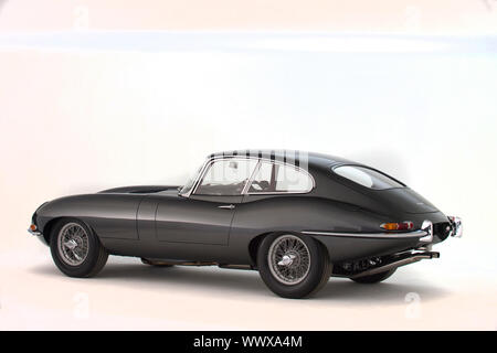 1966 Jaguar e serie tipo 1 testa fissa coupe. Foto Stock