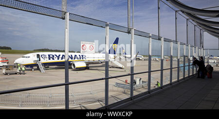 Aeroporto Frankfurt-Hahn con airplaine di Ryan Air, Renania-Palatinato, Germania, Europa Foto Stock