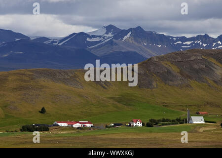 Agriturismo a fronte delle montagne, Seljaland, Sud Islanda, Islanda, Europa Foto Stock