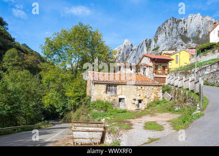 La frazione Tielve in Asturias nelle montagne di los Picos de Europa Foto Stock