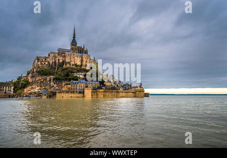 Mont-Saint-Michel, un'isola con la famosa abbazia, Normandia, Francia Foto Stock