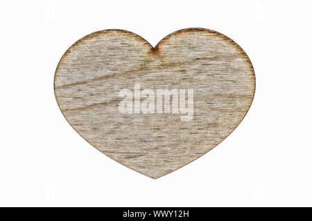 Rosso cuore di legno closeup, oggetto è isolato su sfondo bianco.Il cuore-simbolo e segno di Valent Foto Stock