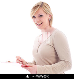 Vivace giovane biondo segretario ridere in divertimento mentre prendendo appunti su una cartella del palmare Foto Stock