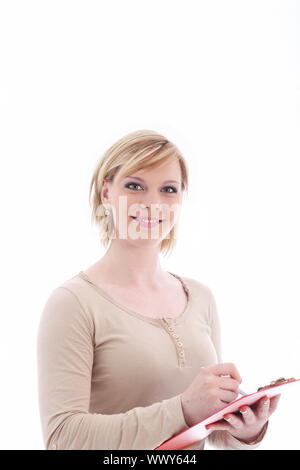 Un informale donna iscritto in una cartella che lei tiene in mano isolato su bianco Foto Stock