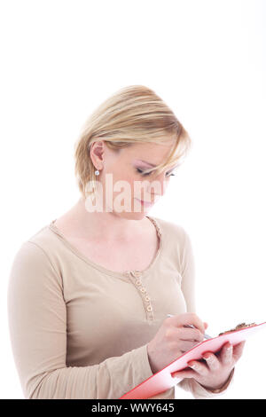 Efficiente diligente assistente personale concentrare come lei prende appunti in una cartella del palmare Foto Stock