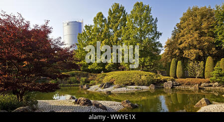 Giardino giapponese e Post Tower, Rheinaue, Bonn, Renania, Renania settentrionale-Vestfalia, Germania, Europa Foto Stock