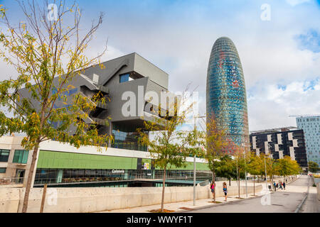 Edificio di Agbar e Design Museum di Barcelona, Barcelona, Spagna Foto Stock