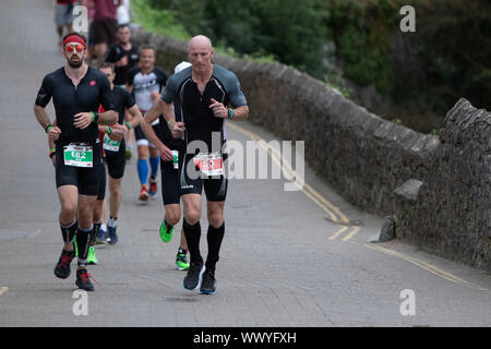 Gareth Thomas partecipa all'IRONMAN Galles 2019 Foto Stock