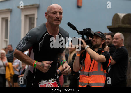 Gareth Thomas partecipa all'IRONMAN Galles 2019 Foto Stock