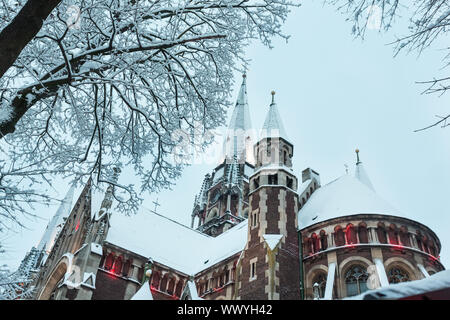 La mattina presto la Chiesa dei Santi. Olha e Elizabeth nella città di Lviv, Ucraina Foto Stock