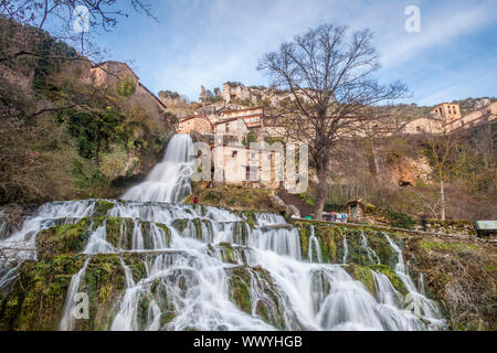 Orbaneja del Castillo village, Paramos regione, Burgos, Spagna Foto Stock