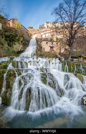 Orbaneja del Castillo village, Paramos regione, Burgos, Spagna Foto Stock