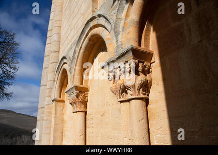 San Esteban chiesa in Moradillo de villaggio di sedano, regione Paramos, Burgos, Spagna Foto Stock