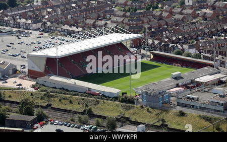 Vista aerea del Crewe Alexandra Stadium football ground, Cheshire, Regno Unito Foto Stock