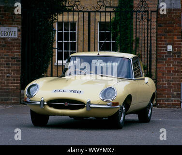 1966 Jaguar e serie tipo 4.2 2+2. Foto Stock