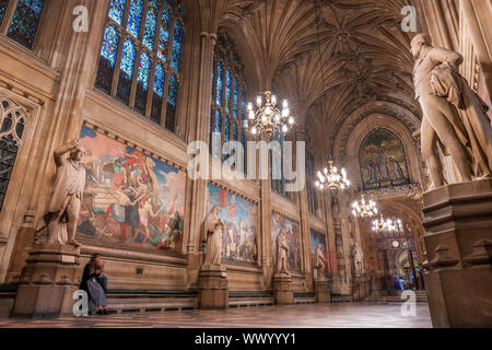 St Stephen's Hall nel Palazzo di Westminster si trova sul sito della cappella reale di St Stephen's. La House of Commons seduti nella hall fino a t Foto Stock